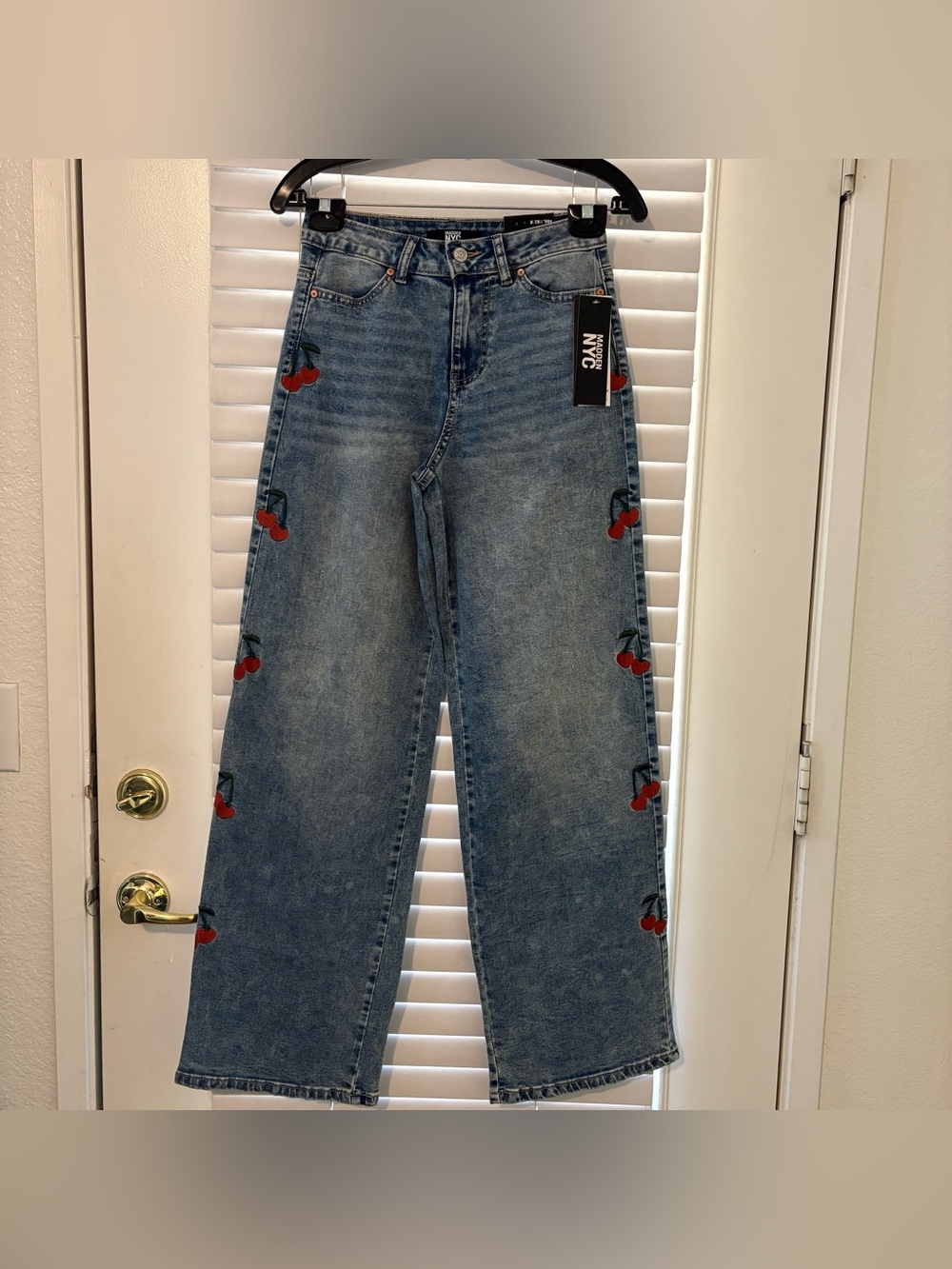 Madden NYC Ultra ’90s Cherry Embroidered Wide Leg Jeans Women’s 00 XXS